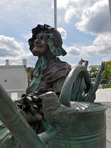 Bertha Klingberg: Bertha mit Spatz