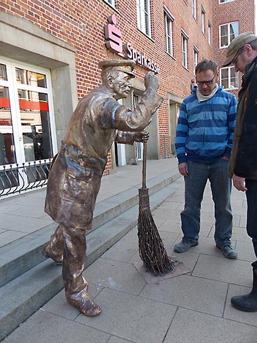 August Felten: Felten steht richtig