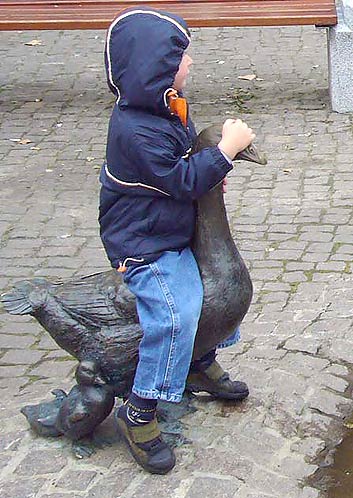 Ferkel-Brunnen: Gans