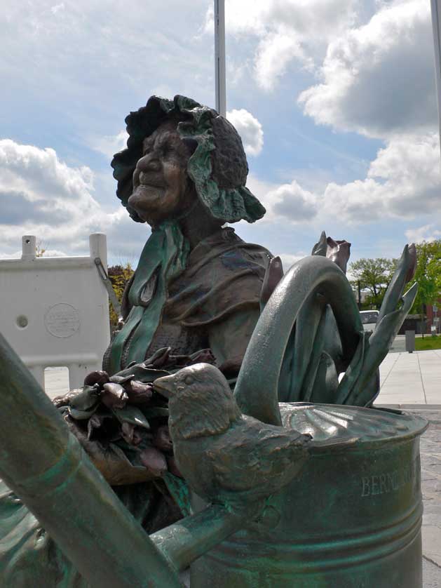 Bertha Klingberg: Bertha mit Spatz