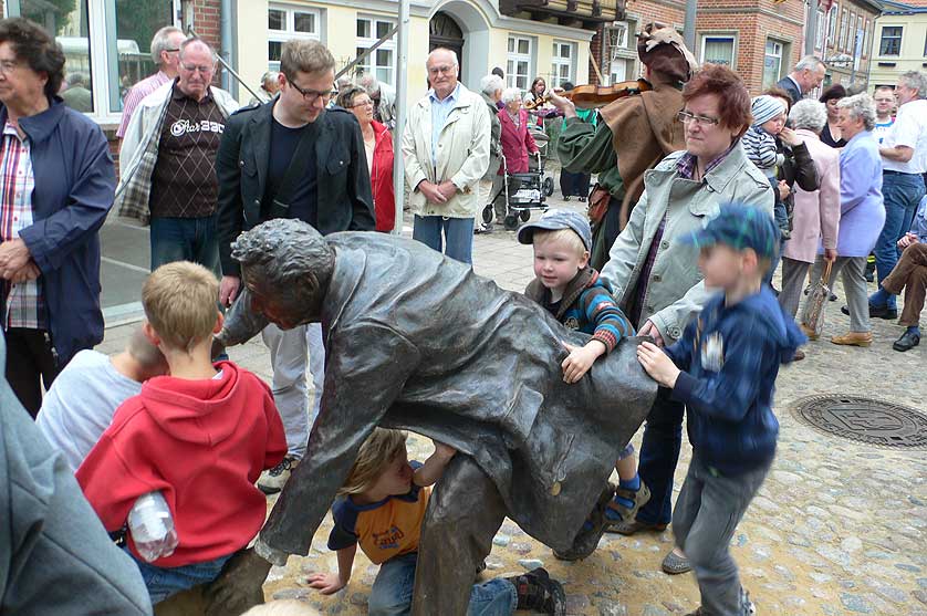 Der Glücksfänger zu Wittenburg: Die Kinder entdecken alles,
